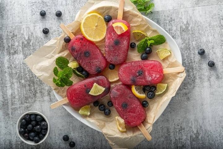 blueberry lemon popsicles with fruit juice