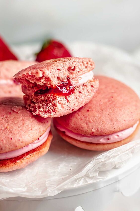 strawberry whoopie pies