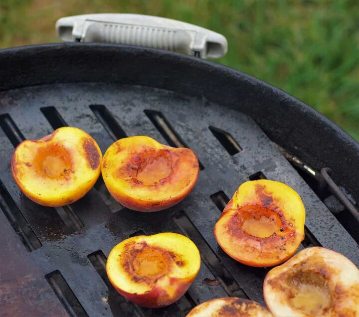 grilled peaches with amaretto whipped cream