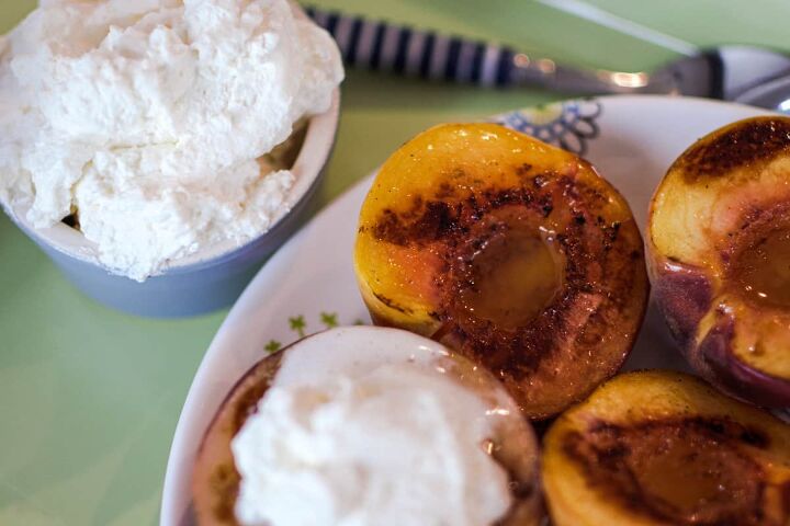 grilled peaches with amaretto whipped cream