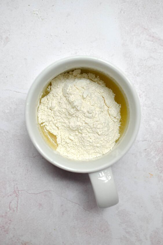 1 minute pancake in a mug, Add the flour