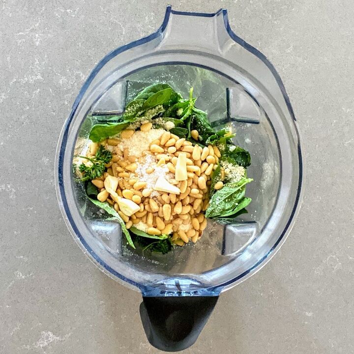 the best spinach pesto recipe, Add the rest
