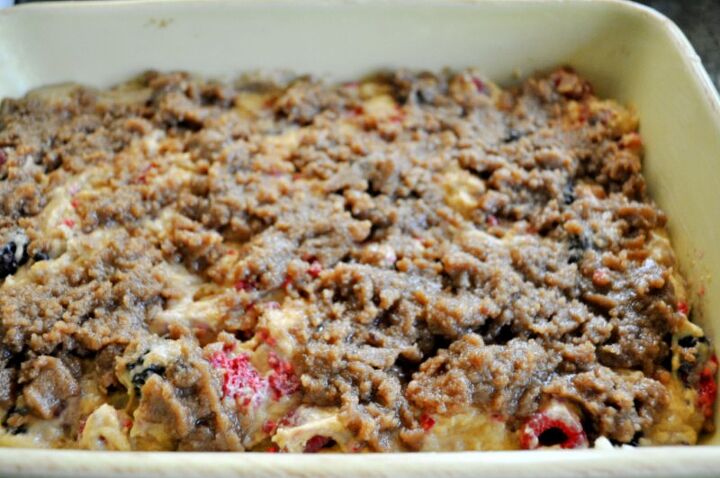 an easy coffee cake recipe, Separate streusel topping