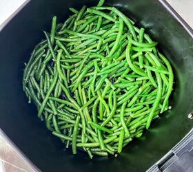 air fryer frozen green beans, Place the green beans in the air fryer basket and cook