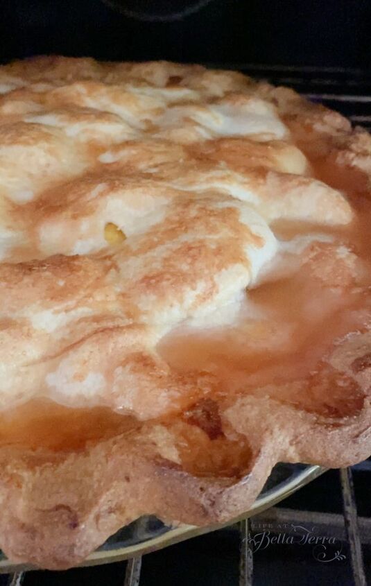 making the perfect peach pie