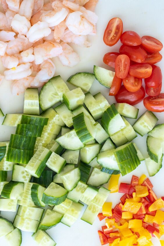 simple and healthy shrimp cucumber salad