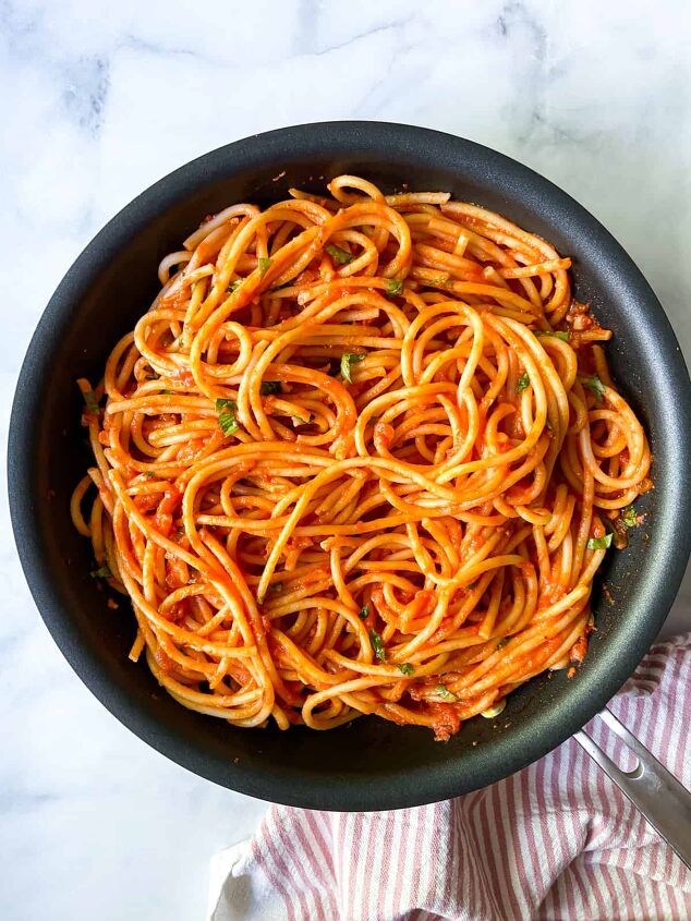 bucatini pomodoro, Toss everything together