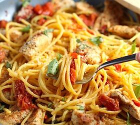 Chicken With Cherry Tomatoes and Basil Pasta
