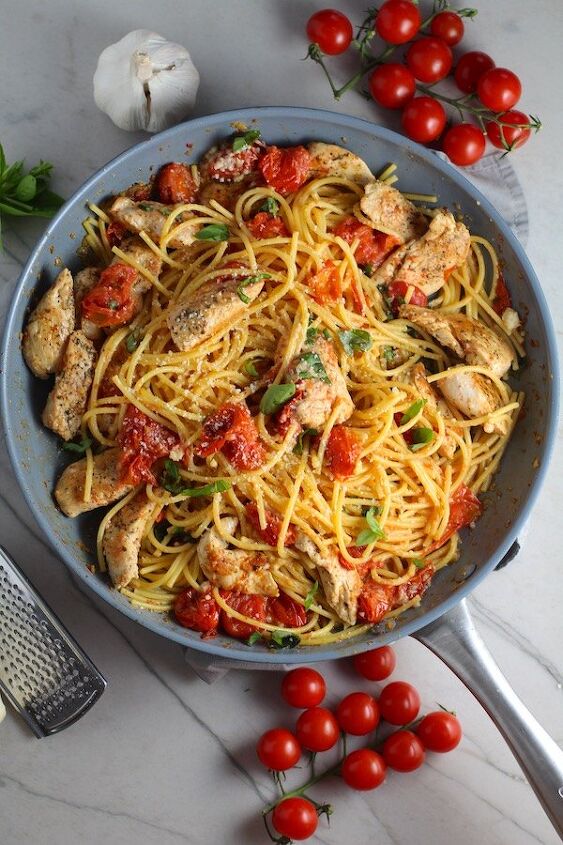 chicken with cherry tomatoes and basil pasta