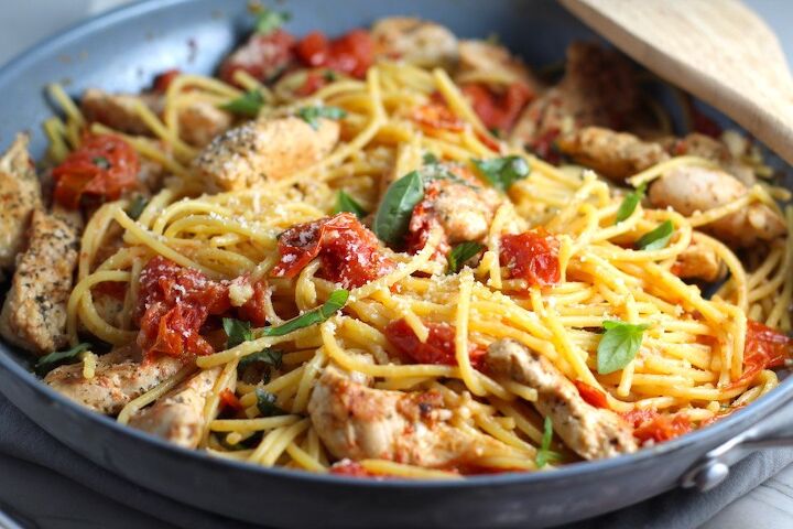 chicken with cherry tomatoes and basil pasta