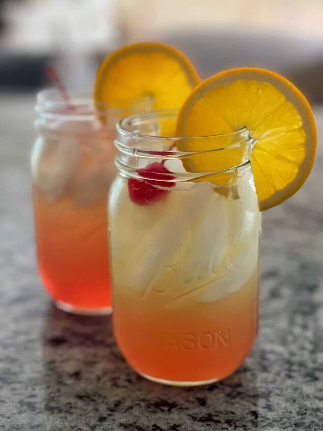 best mixed drink with rum for summer, Best mixed drink with rum over ice in mason jar glasses