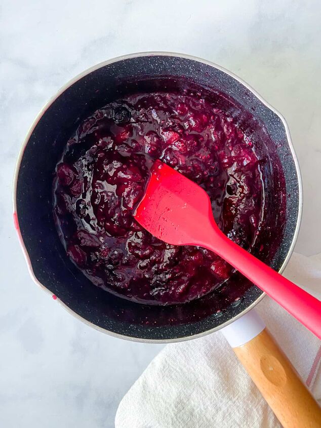 mixed berry compote, Bring the mixture to a boil and then simmer