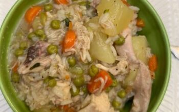 THE BEST HOMEMADE CHICKEN AND RICE SOUP