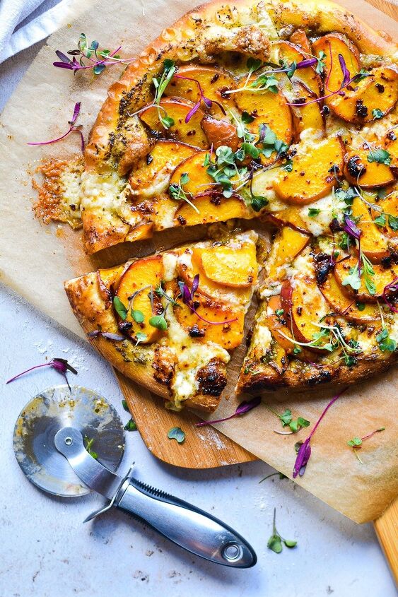 spicy peaches and brie pizza