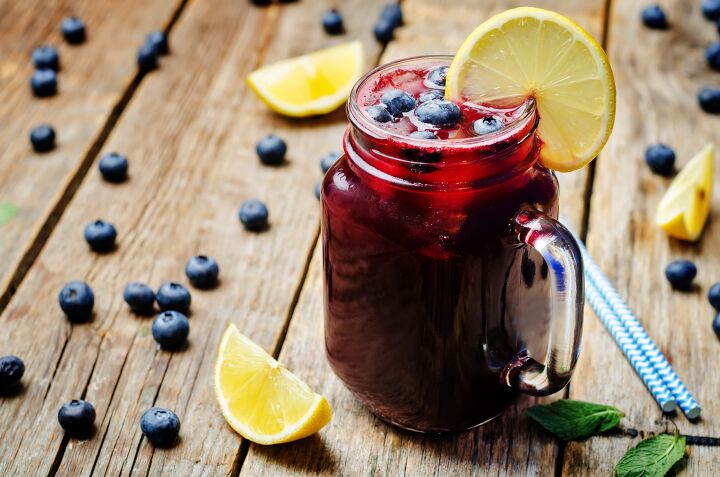 10 wedding beverages to bring your event up a notch, Blueberry Lemonade Cocktail Mocktail