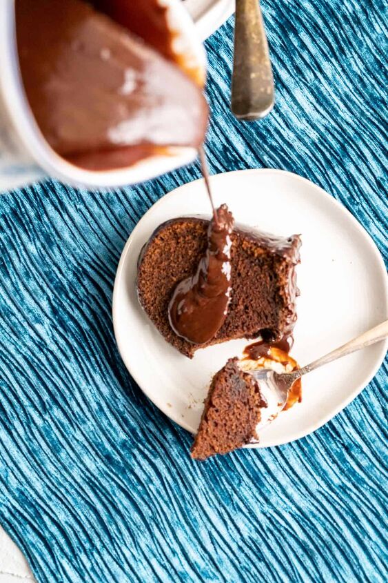 Chocolate Sour Cream Pound Cake (Video) | Foodtalk