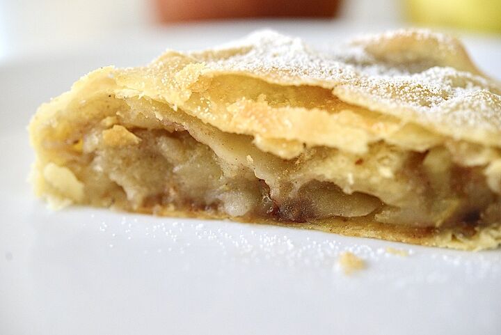 easy homemade german apple strudel from scratch apfelstrudel