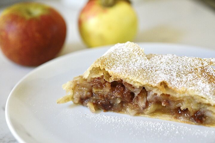 easy homemade german apple strudel from scratch apfelstrudel