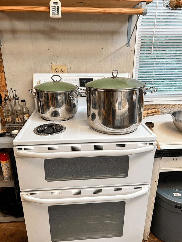 how to can green beans, Here are the two pots on the stove full of beans
