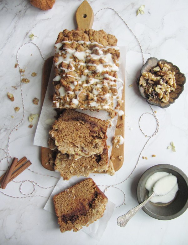 cinnamon swirl pumpkin bread with crumble topping