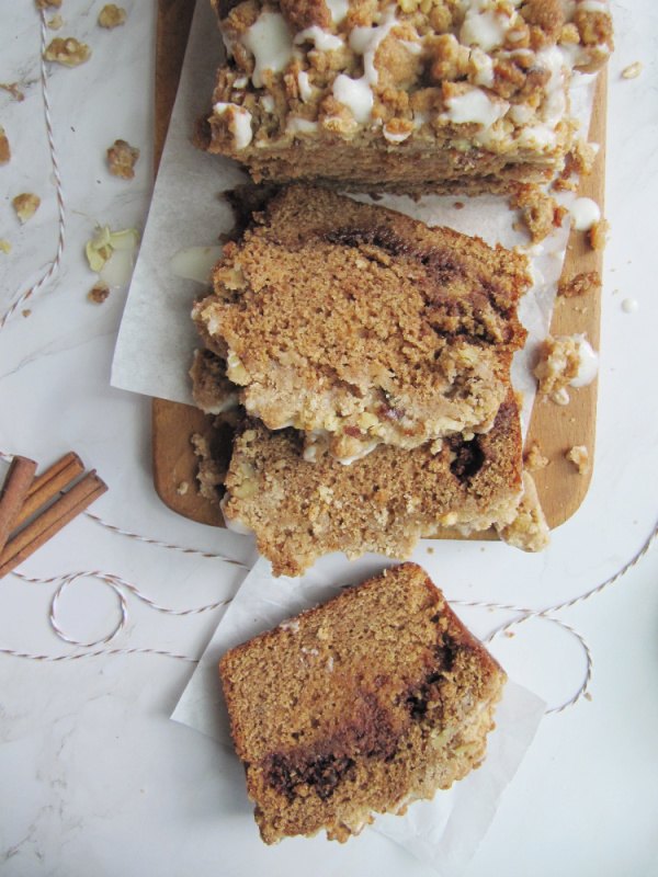 cinnamon swirl pumpkin bread with crumble topping