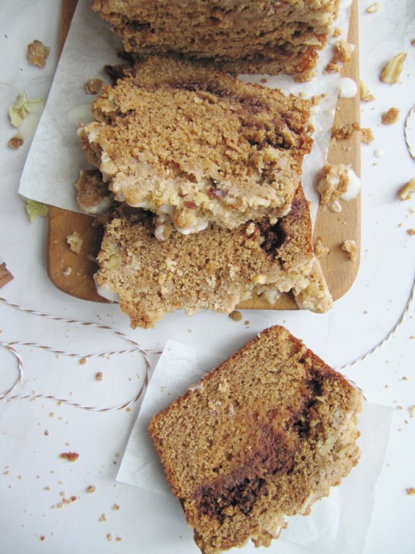 cinnamon swirl pumpkin bread with crumble topping