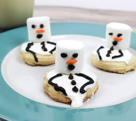 These snowman sugar cookies are too cute (10 minutes of prep & the kids love 'em!)