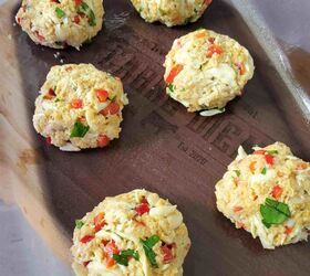 fried lump crab cakes with sriracha mayonnaise, Refrigerate the Lump Crab Cakes for at least 2 hours or overnight