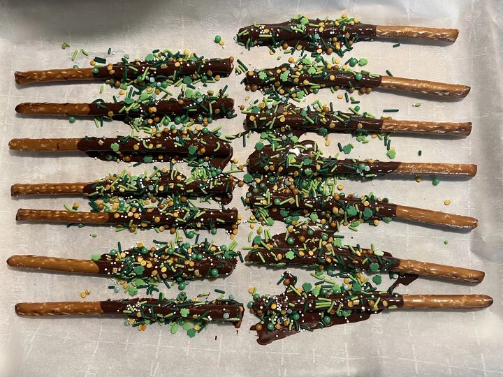 festive and fun chocolate dipped pretzel rods