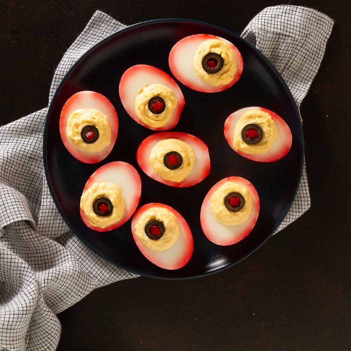 10 last minute halloween snack recipes, Eyeball Deviled Eggs
