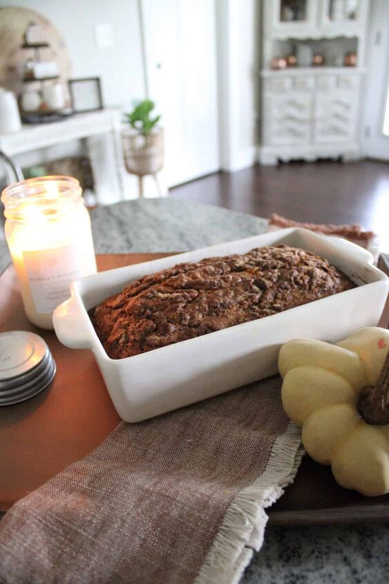 pumpkin bread with cinnamon sugar topping