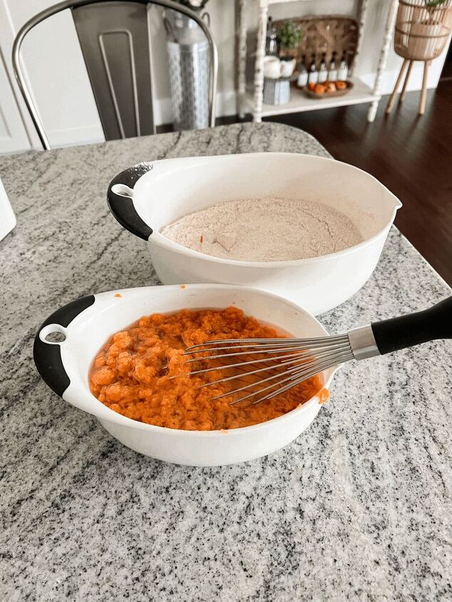 pumpkin bread with cinnamon sugar topping