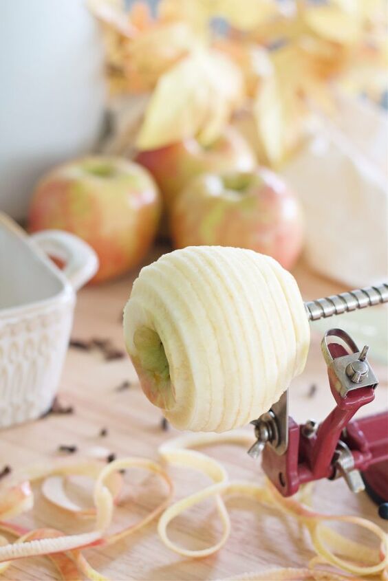 cinnamon apple bread with crumble topping