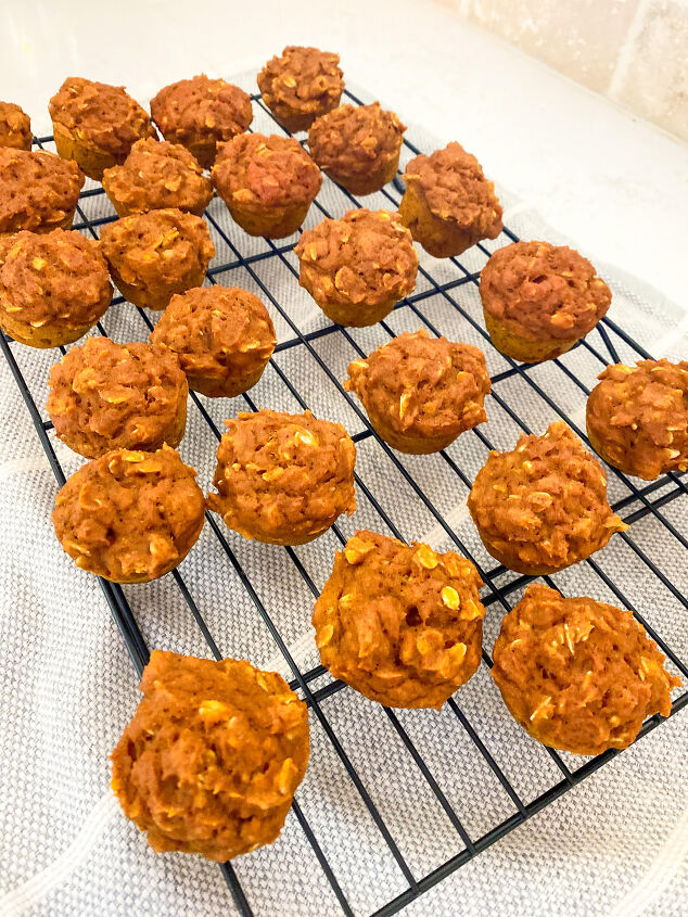 healthy mini pumpkin muffins