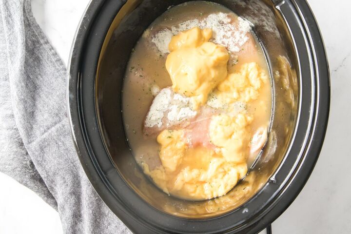Easy Slow Cooker Chicken and Gravy Recipe | Foodtalk