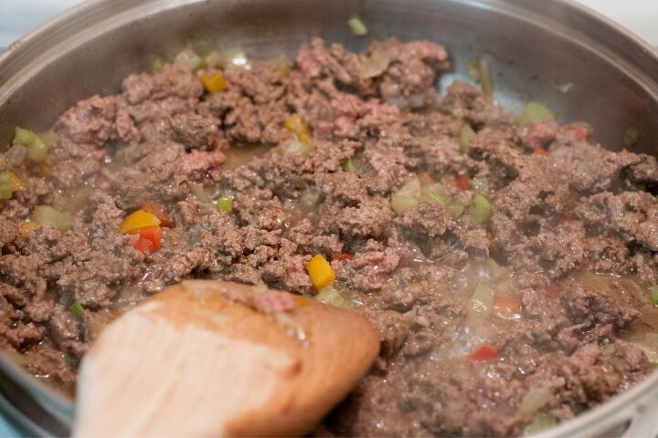 slow cooker hamburger soup, Cooking ground beef with peppers and onions in frying pan