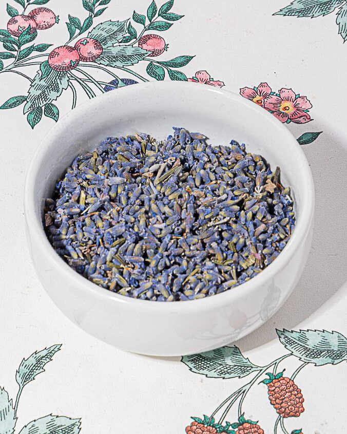 honey lavender lemonade, small white bowl of lavender flower buds