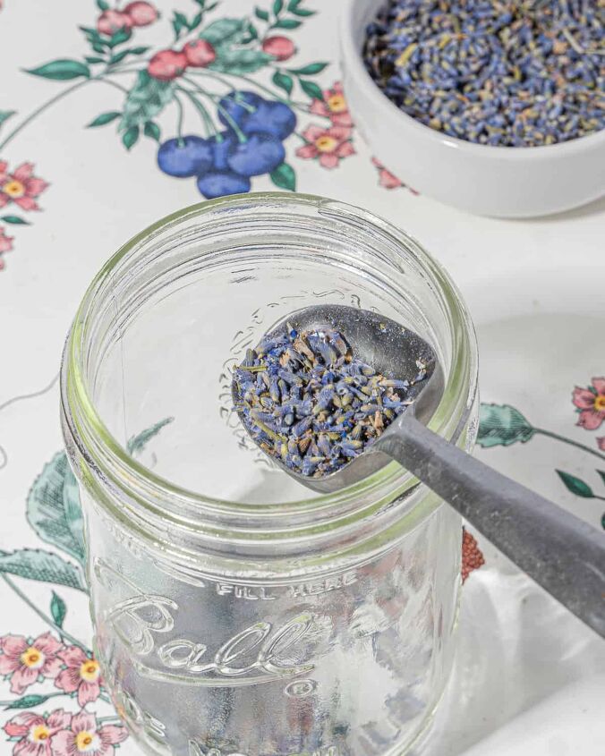 honey lavender lemonade, person adding dried lavender buds to a mason jar
