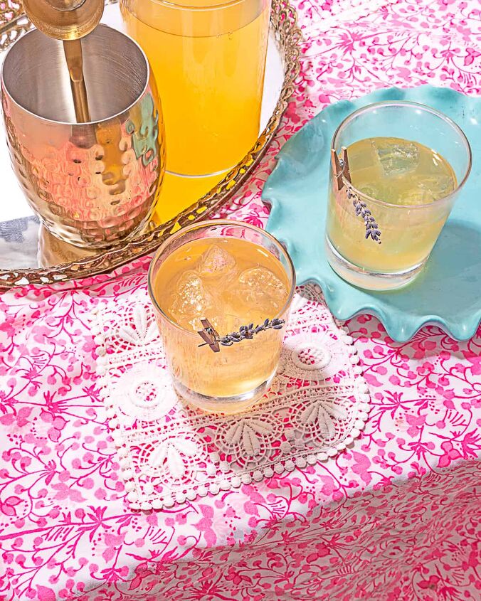 honey lavender lemonade, table with two glasses of honey lavender lemonade on a pink floral tablecloth