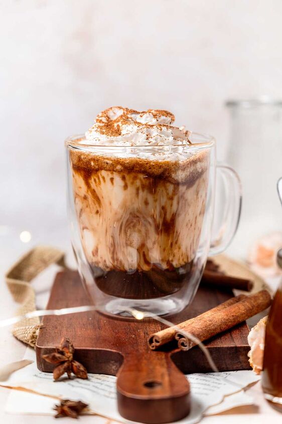 creamy cold iced pumpkin spice latte starbucks copycat, cold pumpkin spice iced latte with oat milk