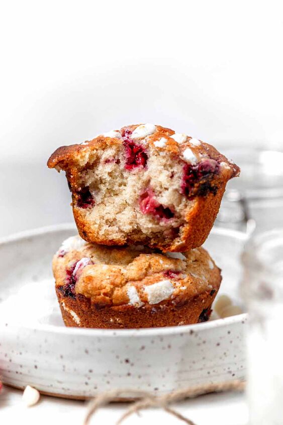 vegan raspberry muffins with white chocolate, vegan raspberry muffins with white chocolate