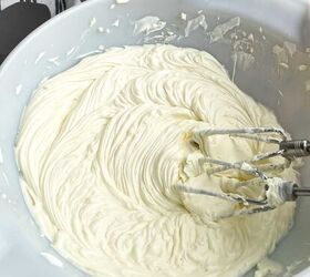 <u>Mix Cool Whip with these 5 ingredients for an insanely delicious 20-minute, no-bake dessert</u>