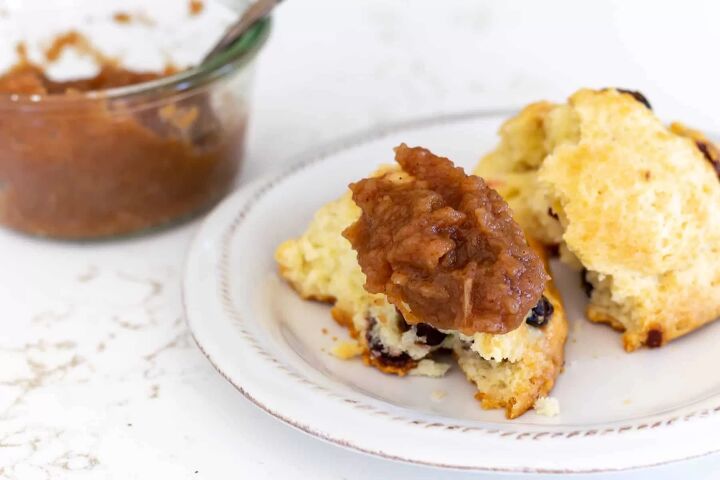 sugar free apple butter recipe, A dollop of apple butter on a scone