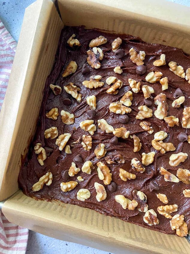 fudgy double chocolate brownies with walnuts, Transfer the brownie batter to the prepared pan and top with walnuts