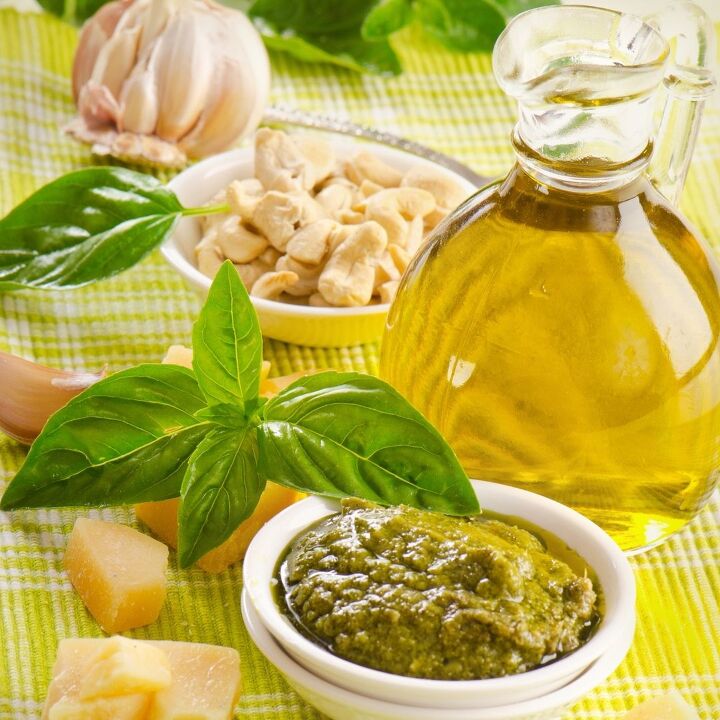 tasty basil pesto recipe, Adding olive oil for a dipping pesto