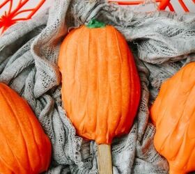 These simple pumpkin cake pops are the bite-size dessert that kids go crazy over