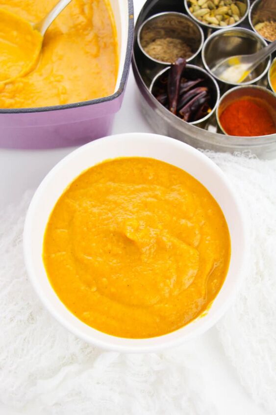 how to cook pumpkin squash, pureed pumpkin in a bowl near spices
