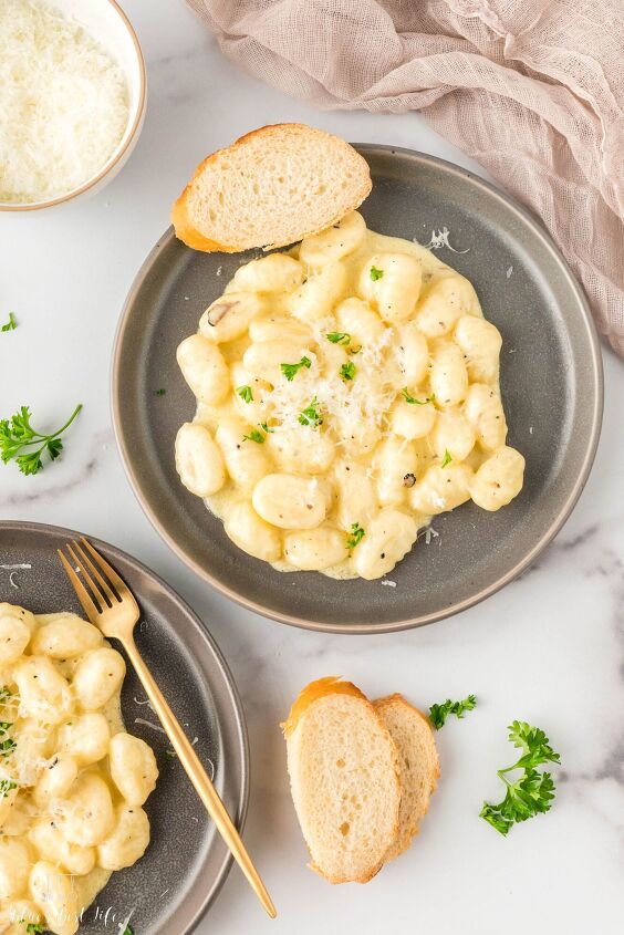 gnocchi with black truffle cream sauce, The gnocchi plated with sliced bread
