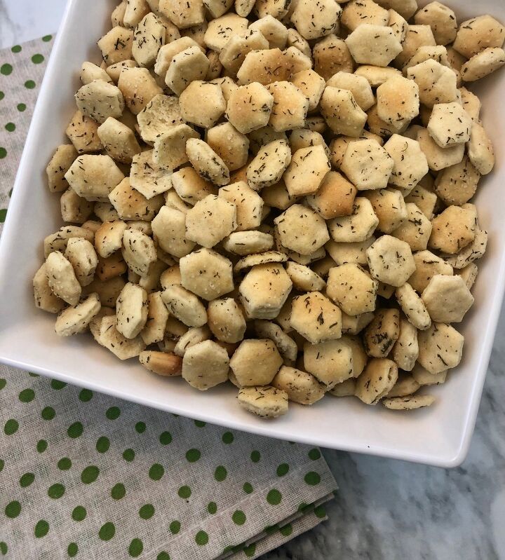 dill pickle oyster crackers