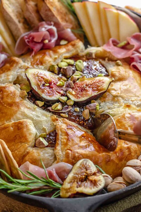 baked brie with fig jam, Slicing into a baked brie with figs on top